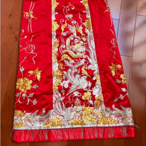 Chinese Traditional Wedding Dress
Golden Qun Kwa - Picture 4 of 8